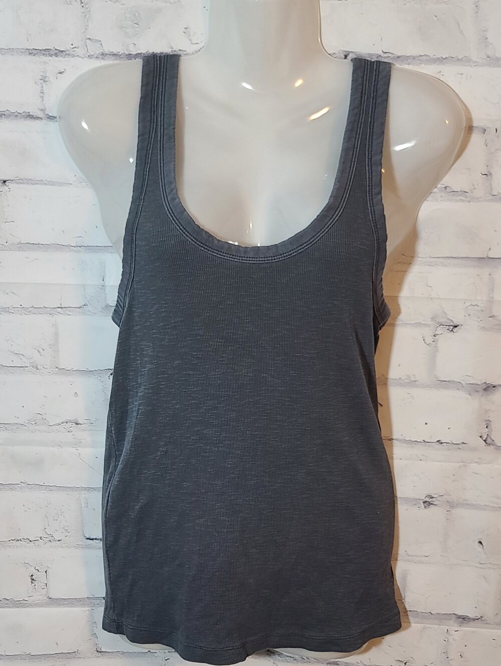 Universal Thread Women's Gray Ribbed Knit Scoop Neck Wide Strap Tank Top M